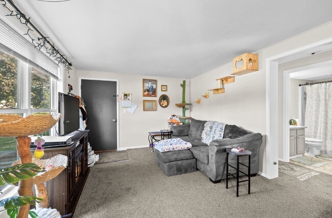 Building Photo - 3431 Evergreen Dr Unit Apt 2