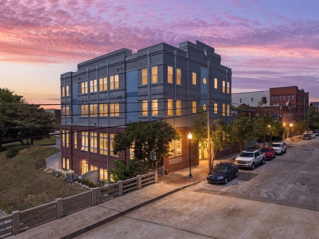 Photo - 619 N 4th St