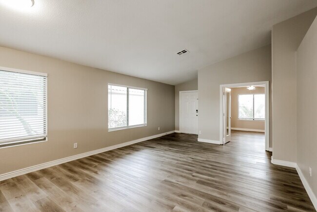 Photo - 1079 E Yuma Ave