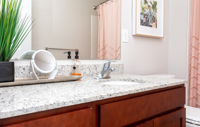 2BR, 2BA - 1053 SF