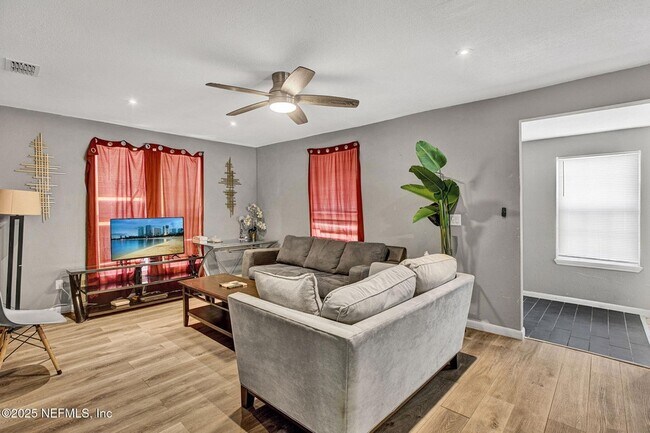 Photo - 3323 Myrtle Ave N Rental