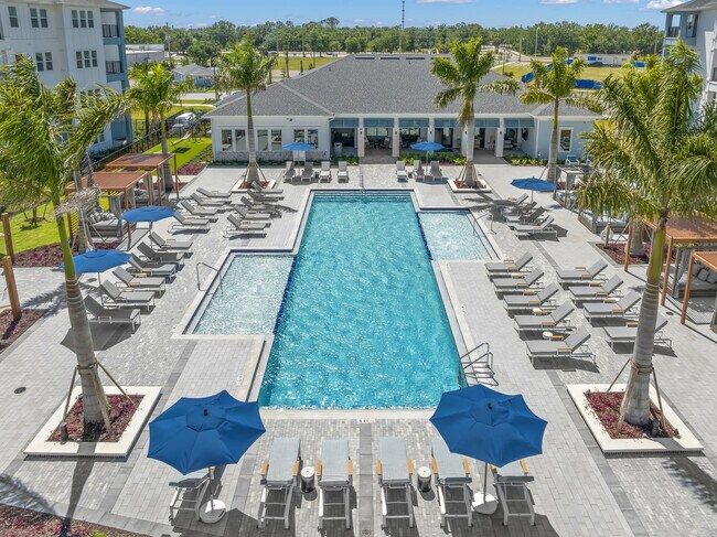 Piscina aérea y plataforma de bronceado - Marlowe Jacaranda