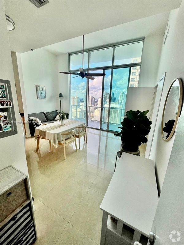 Building Photo - 300 S Biscayne Blvd Rental