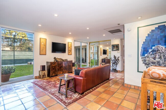 Photo - 100 S Doheny Dr Unidad 214 Rental