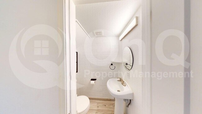 Building Photo - 1154 N 85th Pl