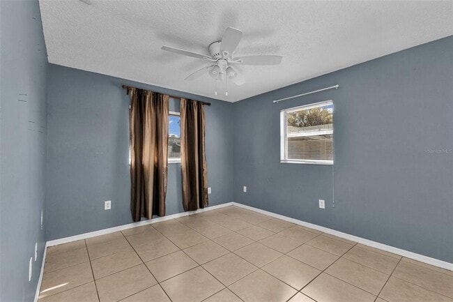 Photo - 284 Lomond Dr