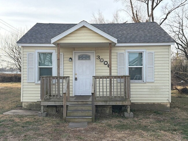 Building Photo - What a deal! Cant beat this price! 2 bed 1 bath