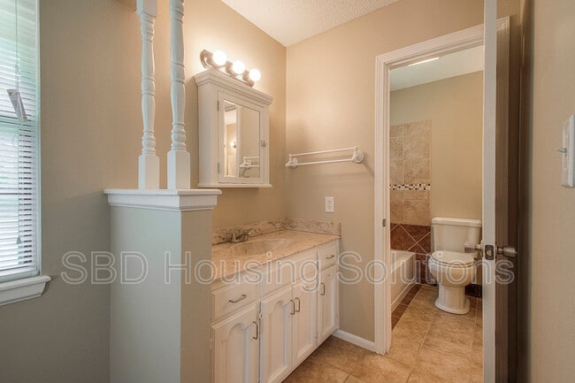 Photo - 200 SE Crestwood St
