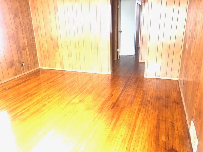 Photo - Neat 3 BR house in south Bloomington. Hard...