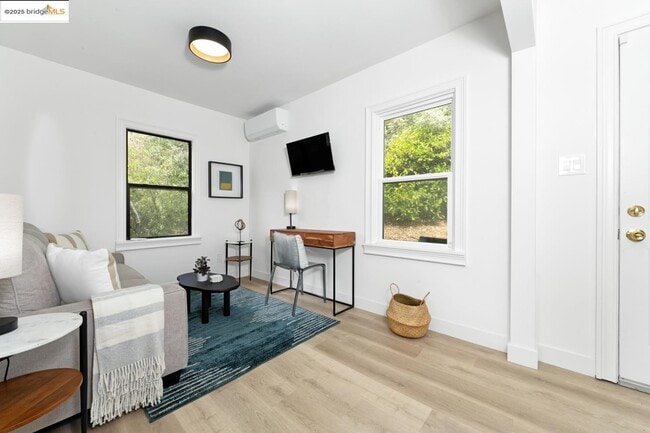 Photo - 846 Mandana Blvd