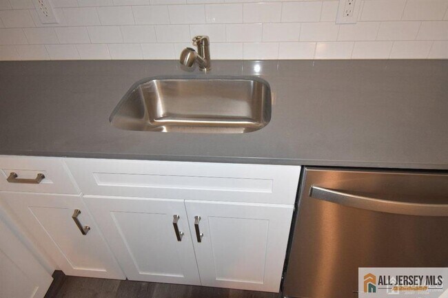 Photo - 1 Lee Ave Unidad A