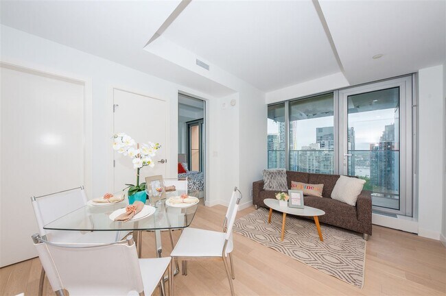 Building Photo - 1480 Howe St