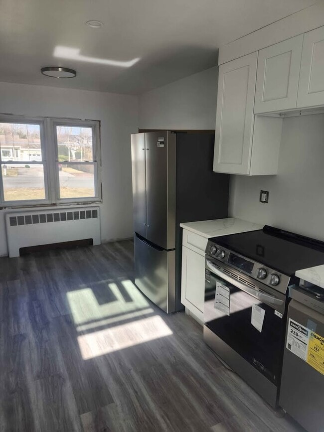 Building Photo - 24 Pine St Unit 1