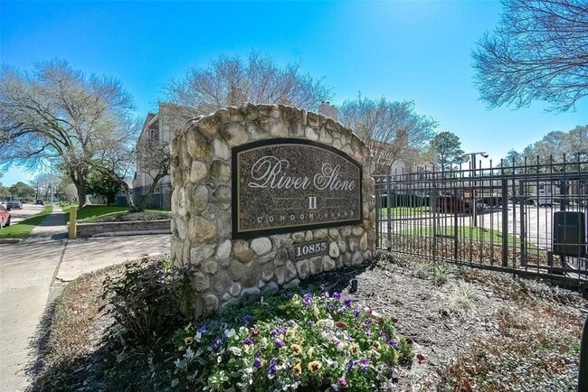 Photo - 10855 Meadowglen Ln Condo Unit 1131
