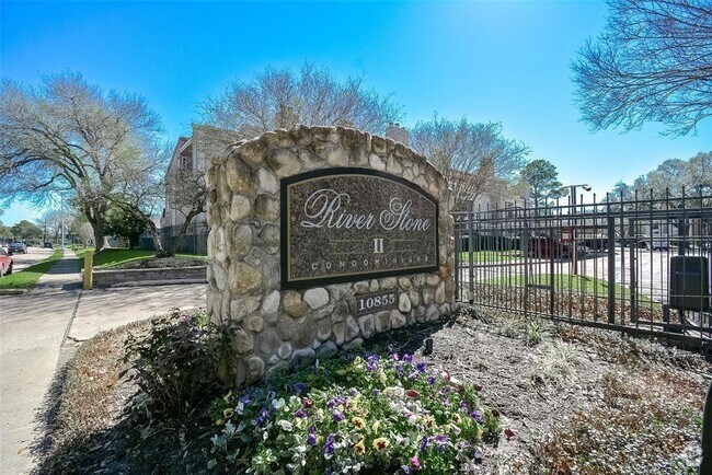 Building Photo - 10855 Meadowglen Ln Unit 1131 Rental