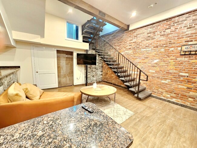 Photo - 1028 Commonwealth Ave