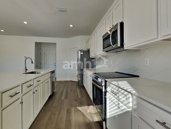 Photo - 5500 Front St