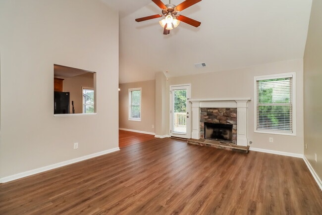 Photo - 64 Hamil Ct NW