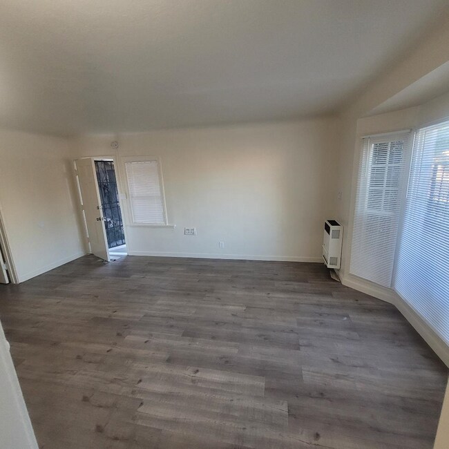1050 W 84th Pl