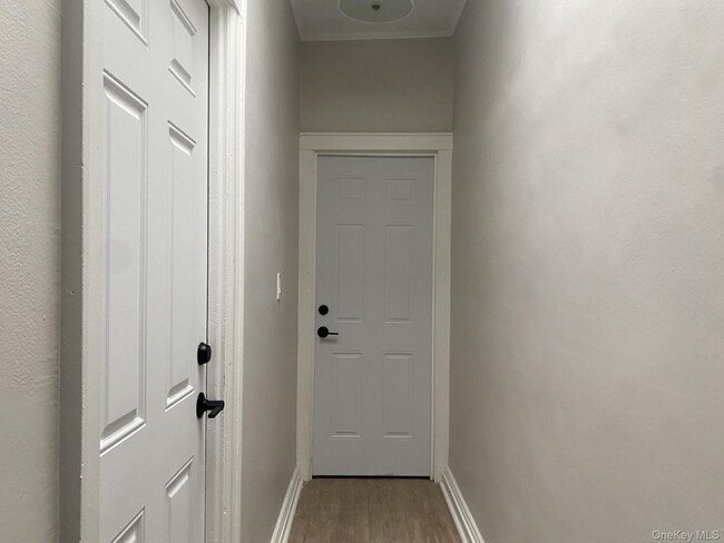 Building Photo - 152 Tulip Ave Unit Apt 2