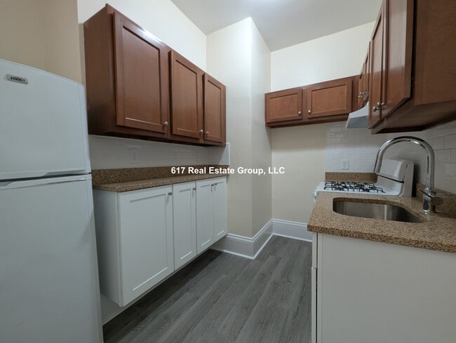 Building Photo - 2 Ware St Unit 303