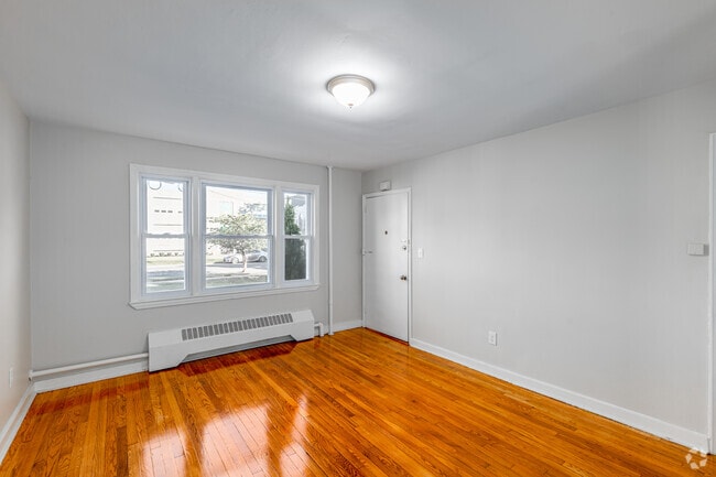 2BR, 1BA - 686SF - Living Room