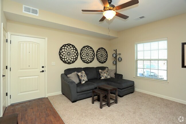 1BR ADA - 638SF - Living Area