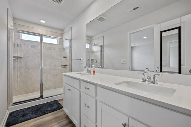 Photo - 559 Brasstown Ct