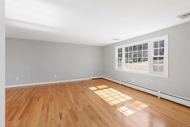 Photo - 115 Chimney Sweep Hill Rd