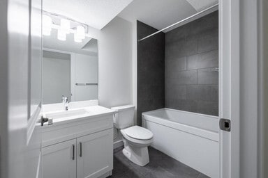 Photo - 9815-9107 107 Ave