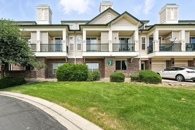 Building Photo - Beautiful, Light-Filled 2BR/2BA Townhome at Saddlebrooke