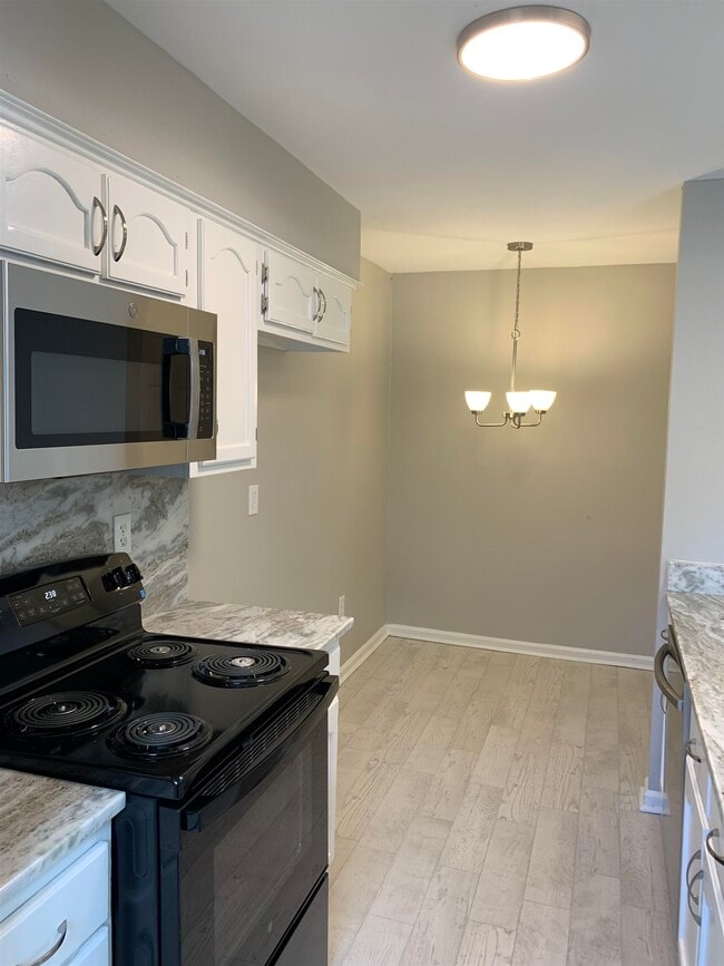 Photo - 4834 Sturbridge Ln