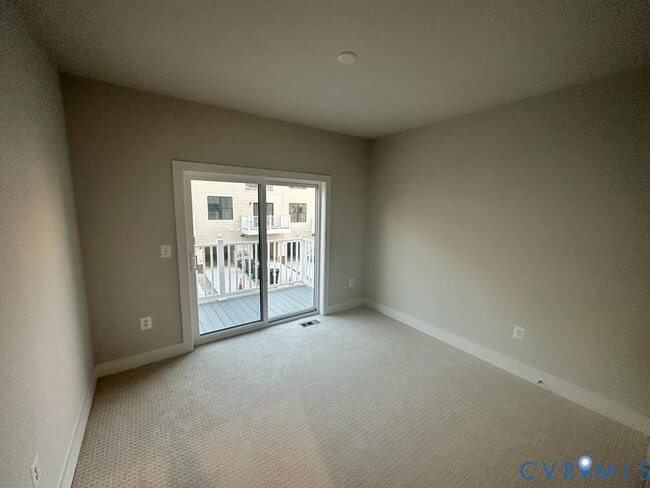 Photo - 579 Hazel Pl