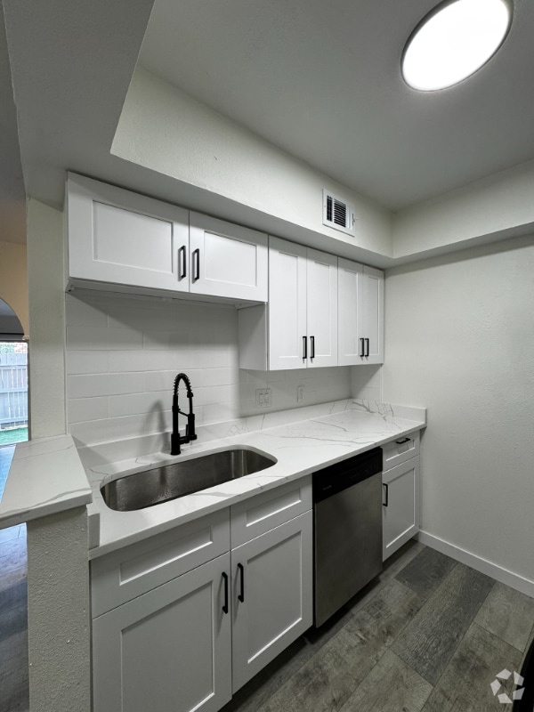 Building Photo - 170 De Chantle Rd Unit 202 Rental