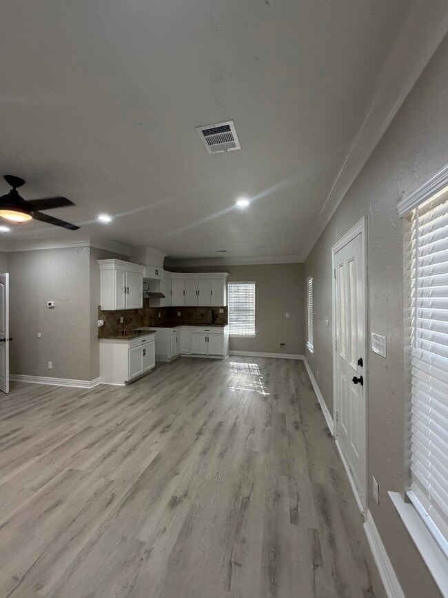 5617 Carver Dr