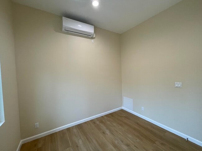 Bedroom - 371 Douglas St