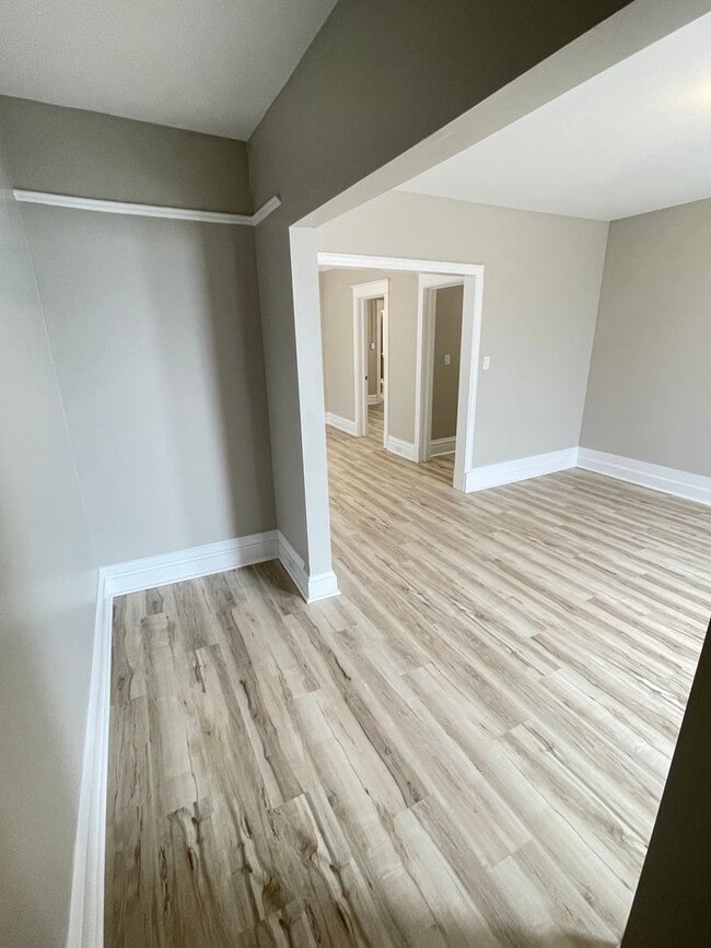 Photo - 611 E 6th St Unit 2 (Upper)