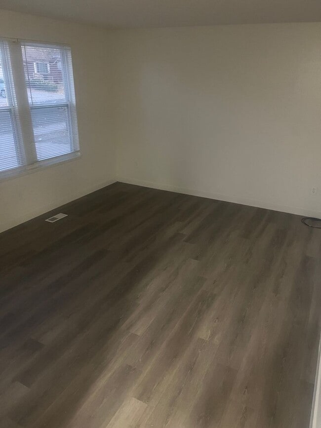 Photo - Available Now-4BR/2BA SINGLE FAMILY HOME