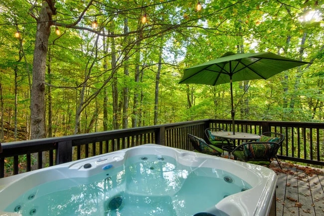 Hot tub and patio table - 1444 Rich Mountain Rd