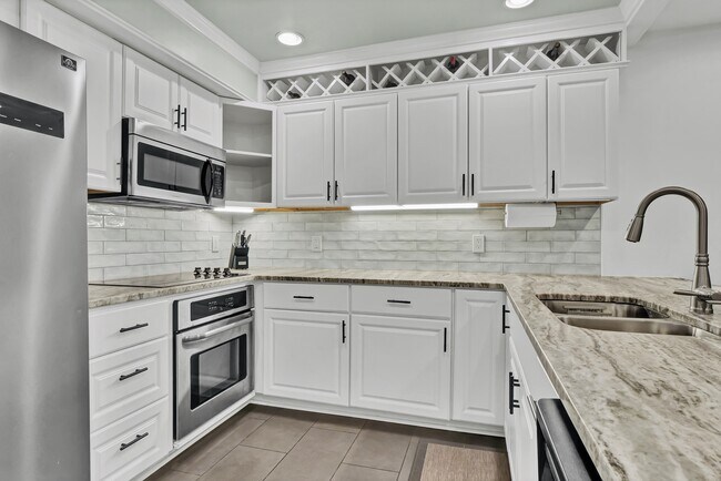 Photo - 1800 Eastwood Rd