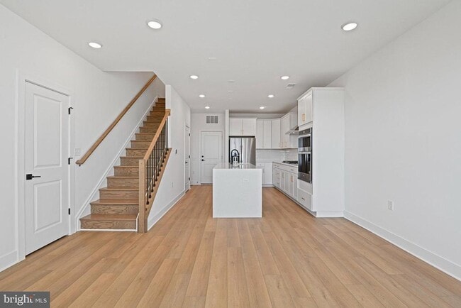 Photo - 19874 Yellow Daisy Ter