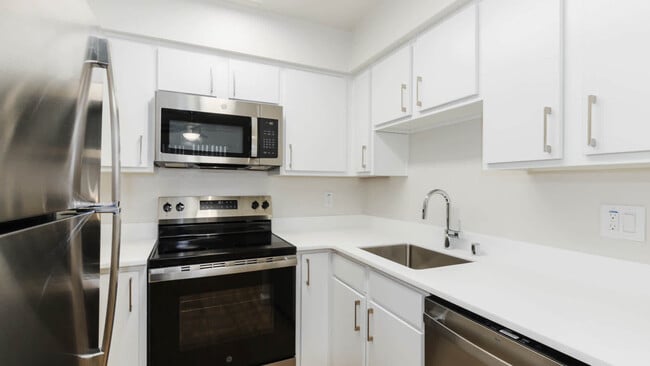 Cocina con electrodomésticos de acero inoxidable - Canyon Creek