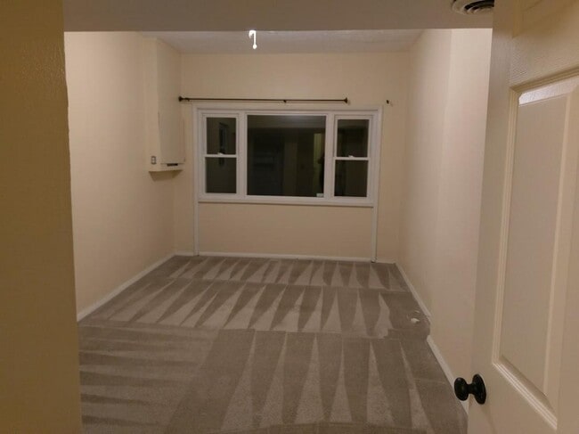 Photo - 640 Center St