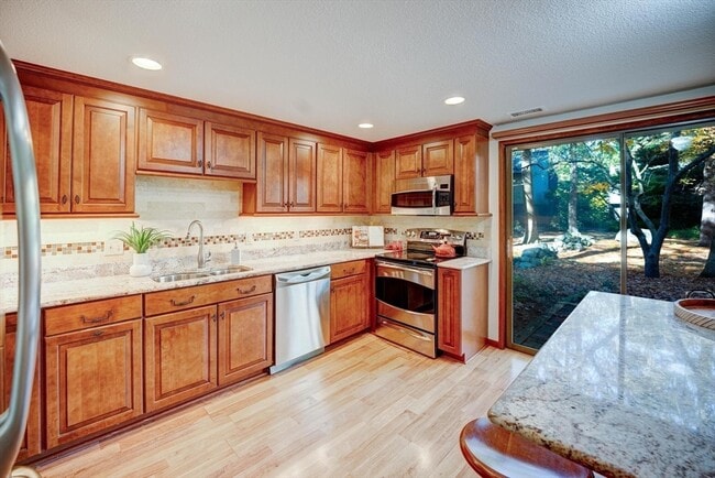 Photo - 546 Great Elm Way