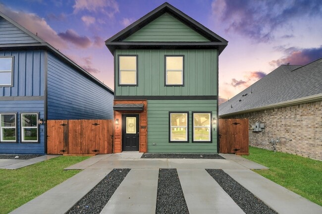 Building Photo - 3808 Hiford Dr