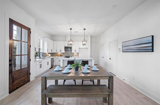 Photo - 6404 Highland Pine Ln