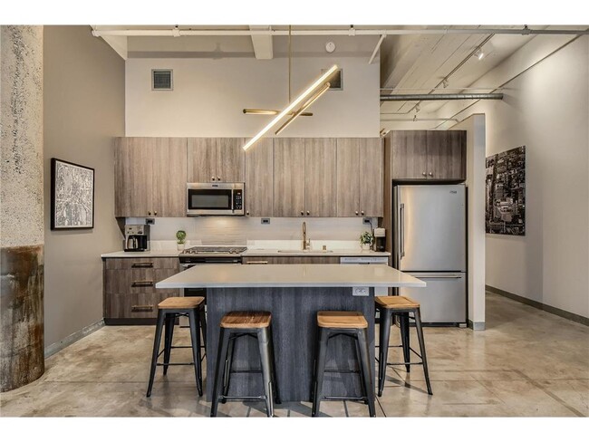 Building Photo - 700 N Washington Ave Unit 409