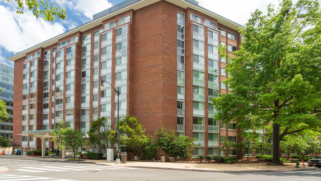 The Flats at Dupont Circle Apartments Building - The Flats at Dupont Circle Apartments