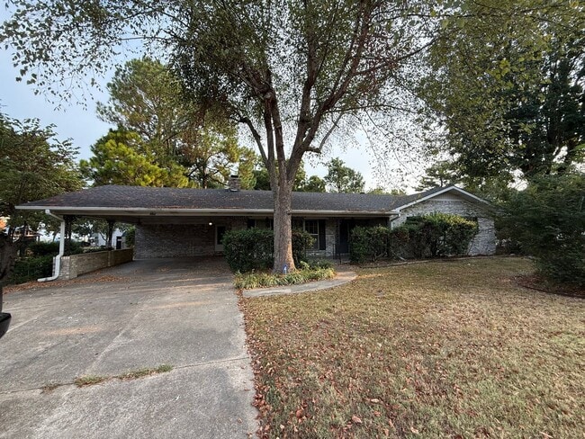 Building Photo - 504 W South