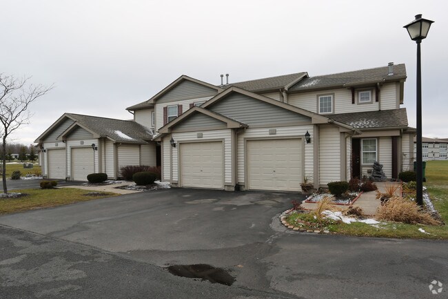 Crerand Commons - Crerand Commons Apartments